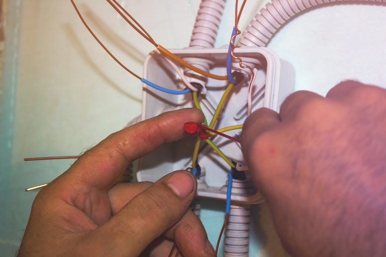 Elektryka w Domu: Nowatorskie Rozwiązania Zapewniające Bezpieczeństwo, Oszczędność i Convenience w Codziennym Życiu Mieszkańców Współczesnych Domów.